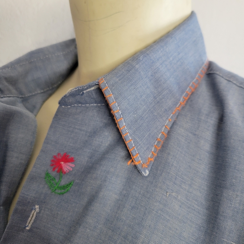 70s Chambray shirt with floral embroidery Vintage - Picture 4 of 6